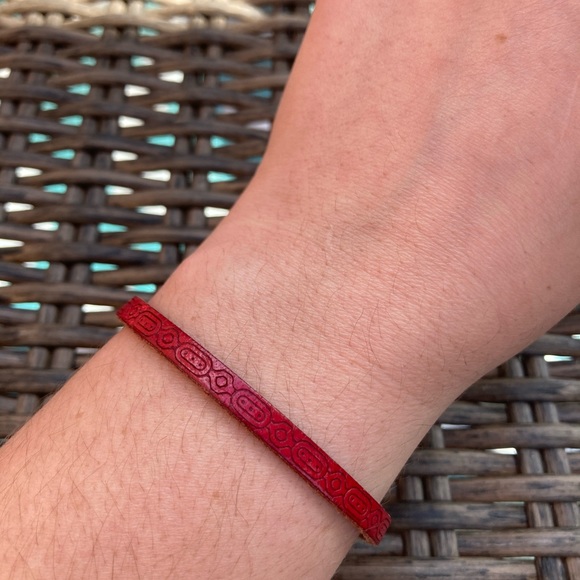 Minimalist bracelet - Picture 2 of 3